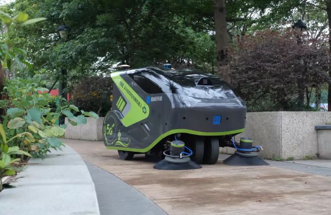 金年金字招牌(jinnian)环境5G环卫机器人亮相2021中国创新创业成果交易会